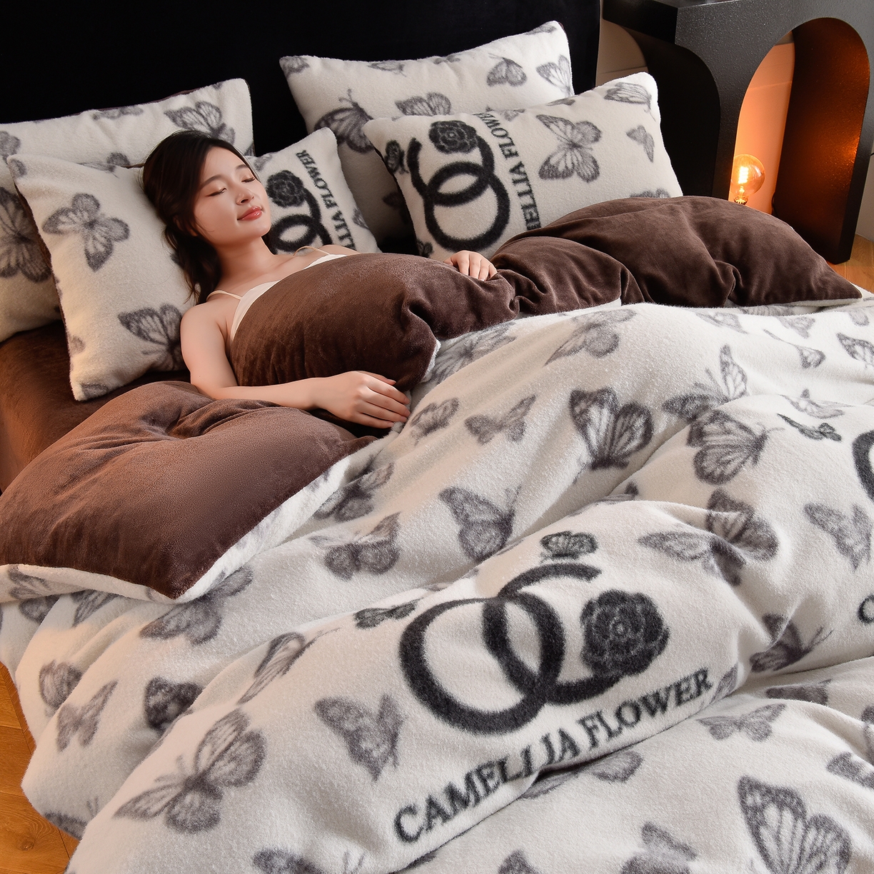 91家纺网 家纺一手货源 找家纺 同田家纺 2025新款A类羊羊绒牛奶绒印花四件套 香蝶