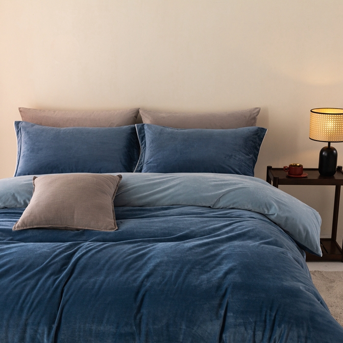 91家纺网 家纺一手货源 找家纺 ONE TWO ONE 121 新品【婴儿绒四件套】2025毛毯被子四件套单件被套单件枕套珊瑚绒牛奶绒冬被法兰绒兔毛绒The one 雾兰-浅蓝