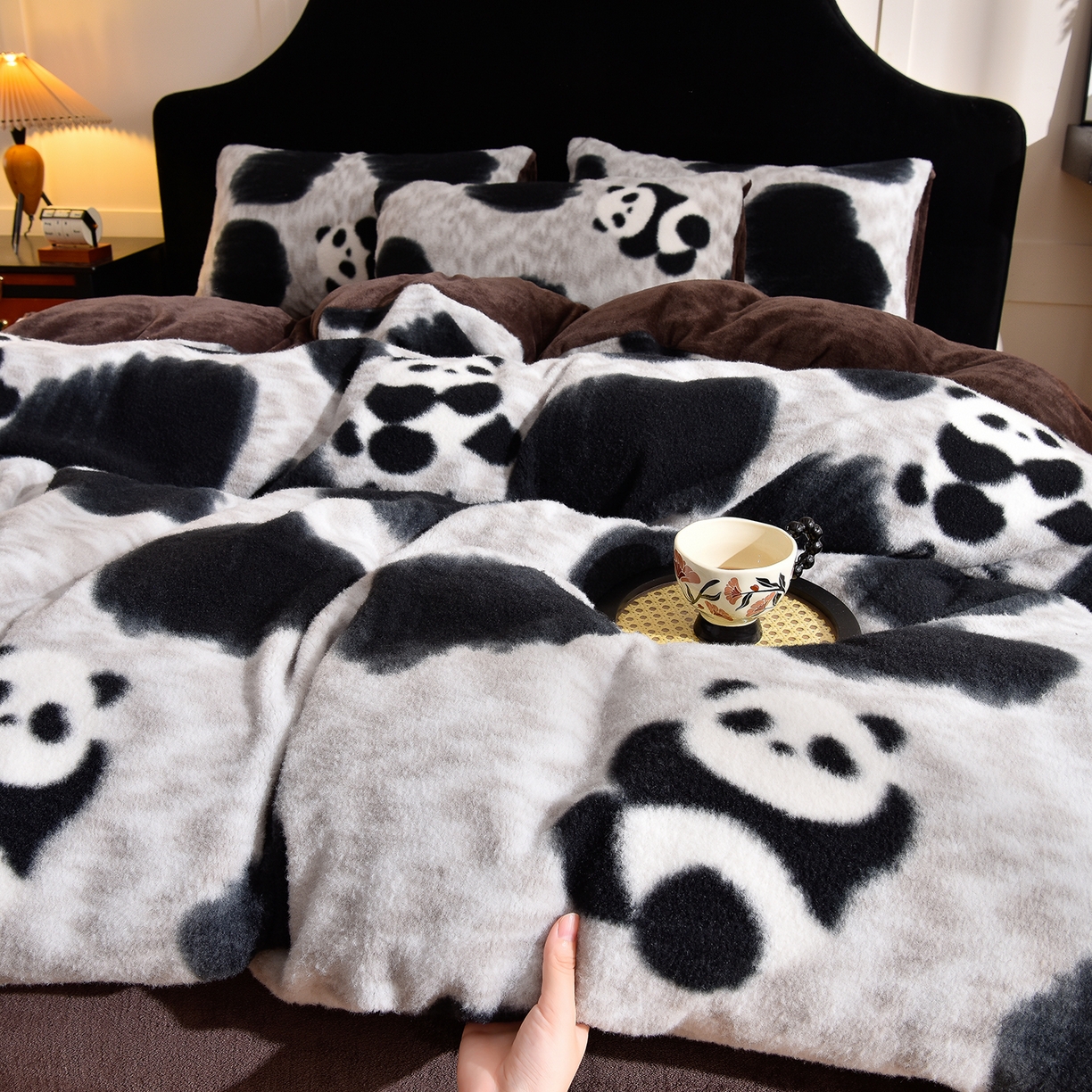 91家纺网 家纺一手货源 找家纺 同田家纺 2025新款A类羊羊绒牛奶绒印花四件套 熊猫