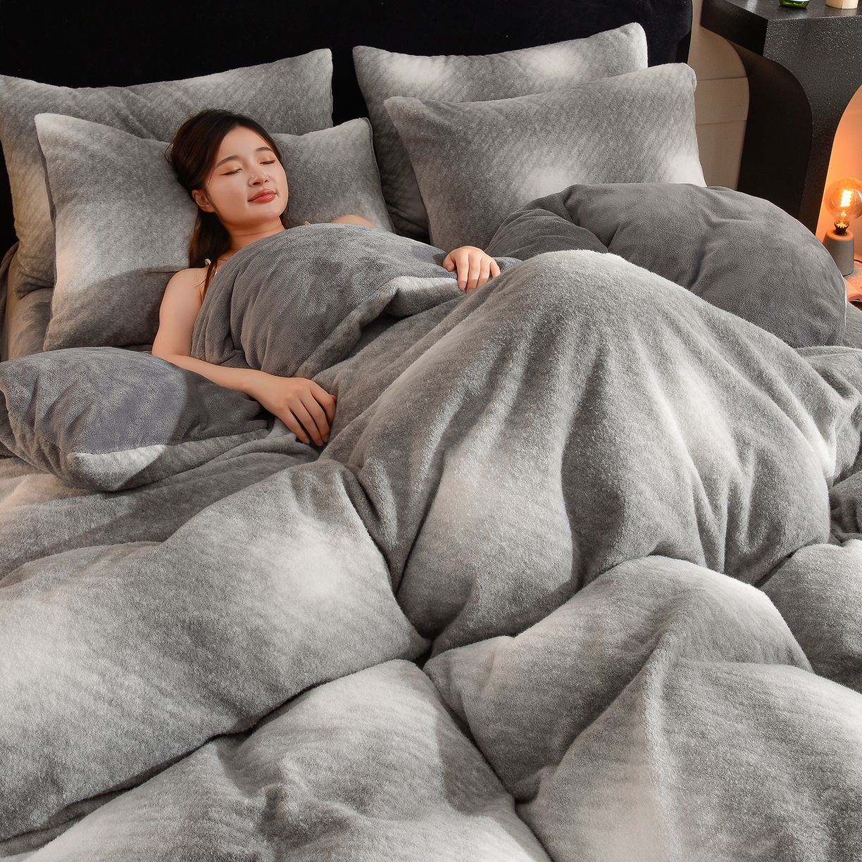 91家纺网 家纺一手货源 找家纺 同田家纺 2025新款A类羊羊绒牛奶绒印花四件套 灰格