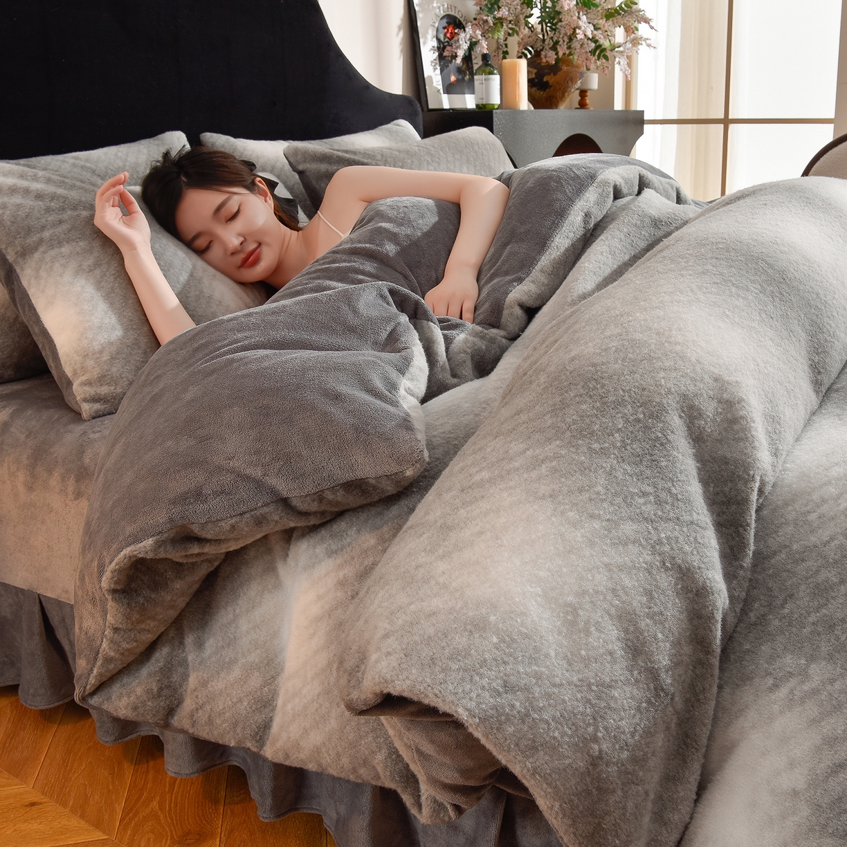 91家纺网 家纺一手货源 找家纺 同田家纺 2025新款A类羊羊绒牛奶绒印花四件套 灰格