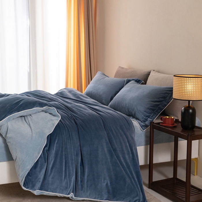 91家纺网 家纺一手货源 找家纺 ONE TWO ONE 121 新品【婴儿绒四件套】2025毛毯被子四件套单件被套单件枕套珊瑚绒牛奶绒冬被法兰绒兔毛绒The one 雾兰-浅蓝