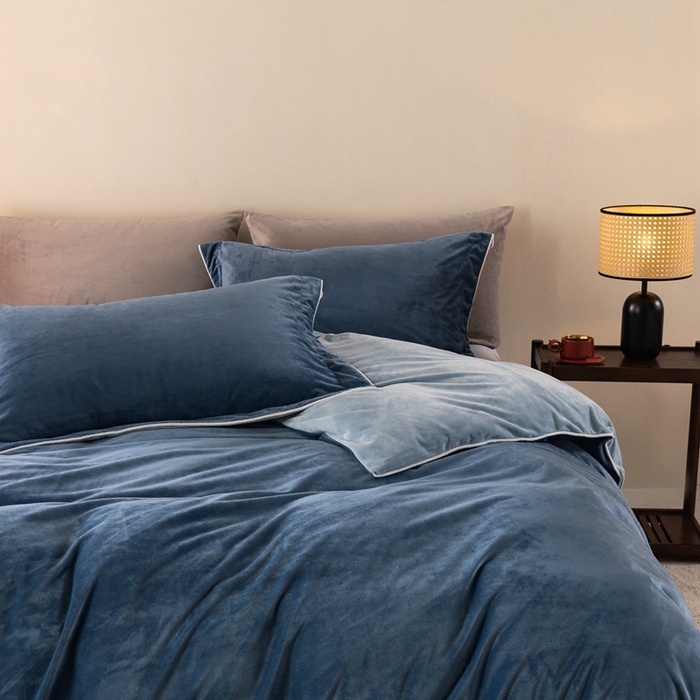 91家纺网 家纺一手货源 找家纺 ONE TWO ONE 121 新品【婴儿绒四件套】2025毛毯被子四件套单件被套单件枕套珊瑚绒牛奶绒冬被法兰绒兔毛绒The one 雾兰-浅蓝