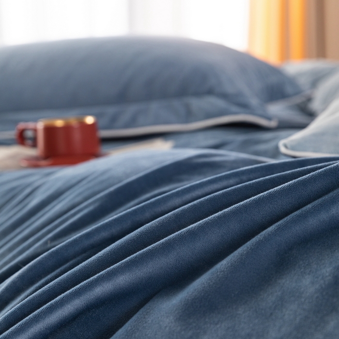 91家纺网 家纺一手货源 找家纺 ONE TWO ONE 121 新品【婴儿绒四件套】2025毛毯被子四件套单件被套单件枕套珊瑚绒牛奶绒冬被法兰绒兔毛绒The one 雾兰-浅蓝