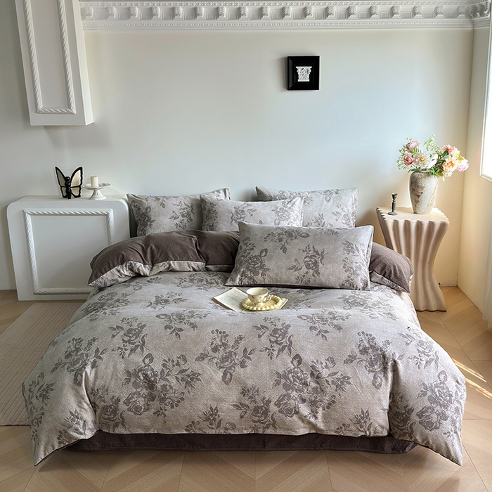 91家纺网 家纺一手货源 找家纺 （总）卢赛尔 2025新品加厚130g高克重复古风原麻印花四件套单被套