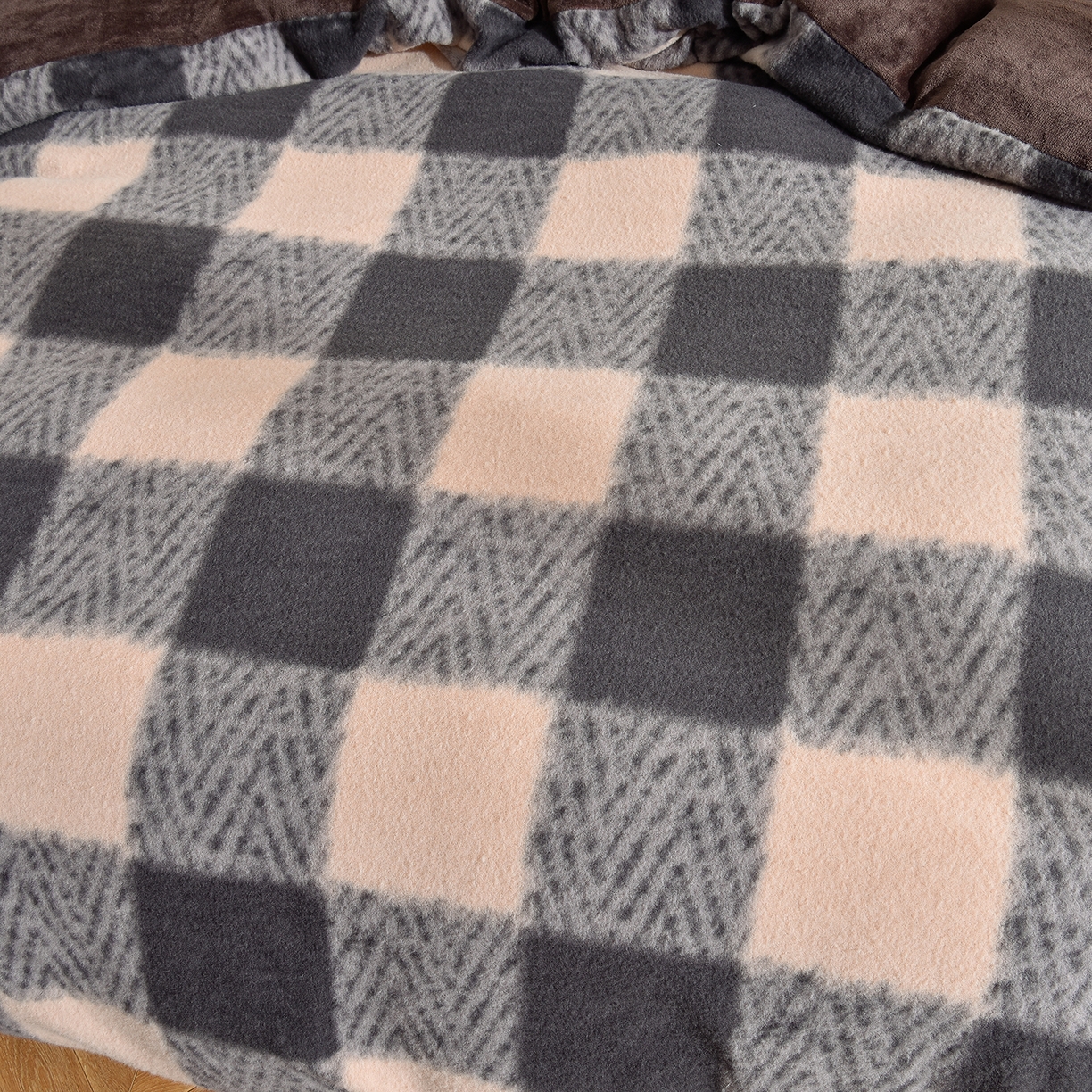 91家纺网 家纺一手货源 找家纺 同田家纺 2025新款A类羊羊绒牛奶绒印花四件套 咖啡格