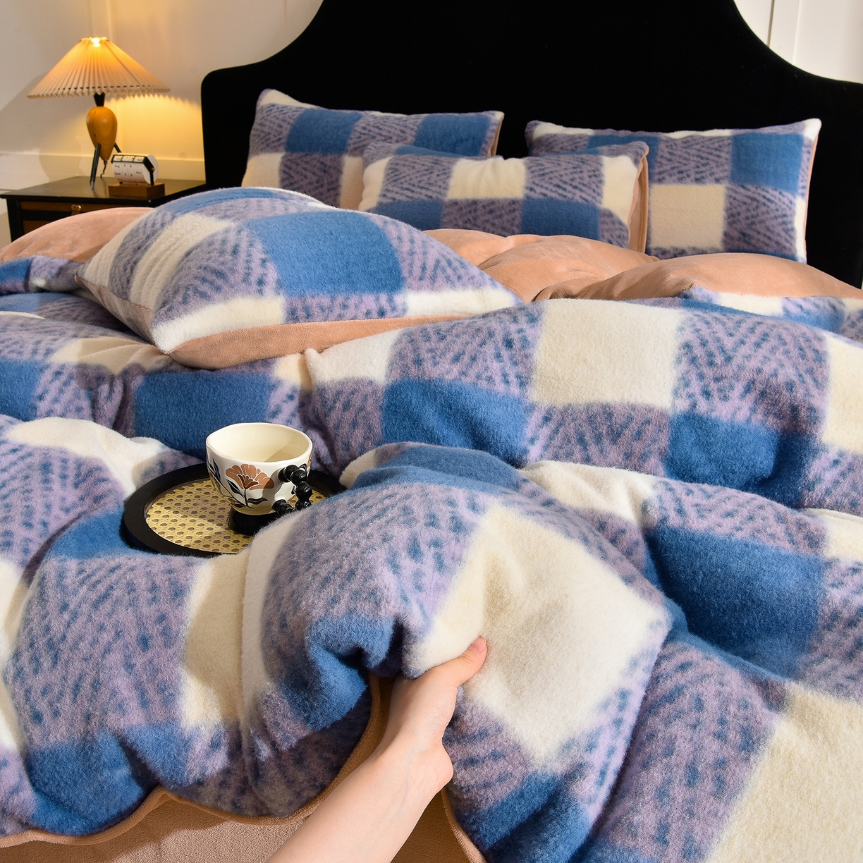 91家纺网 家纺一手货源 找家纺 同田家纺 2025新款A类羊羊绒牛奶绒印花四件套 蓝格