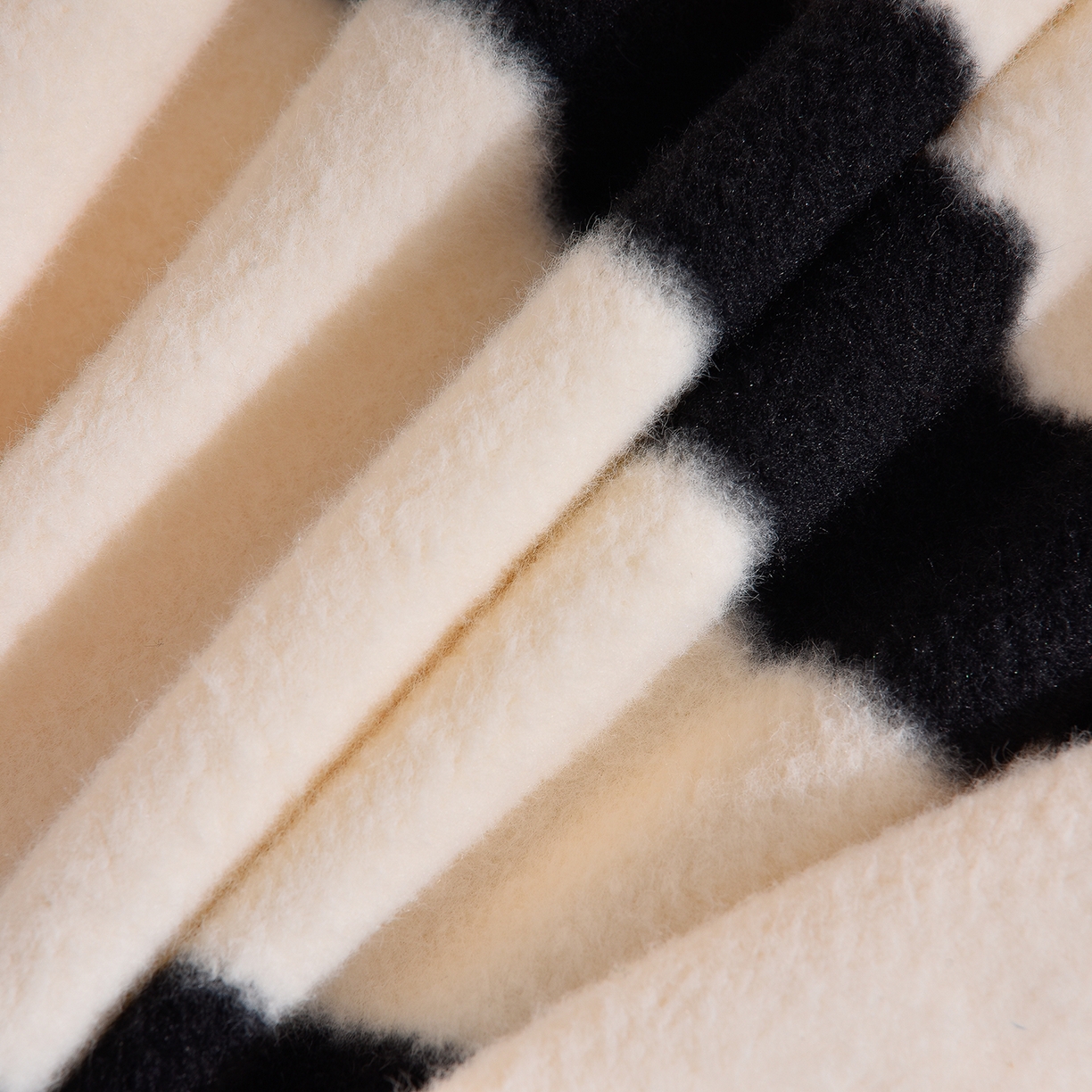 91家纺网 家纺一手货源 找家纺 同田家纺 2025新款A类羊羊绒牛奶绒印花四件套 条纹-白