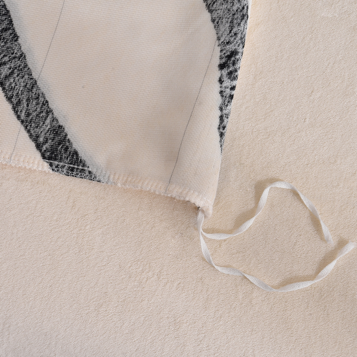 91家纺网 家纺一手货源 找家纺 同田家纺 2025新款A类羊羊绒牛奶绒印花四件套 条纹-白