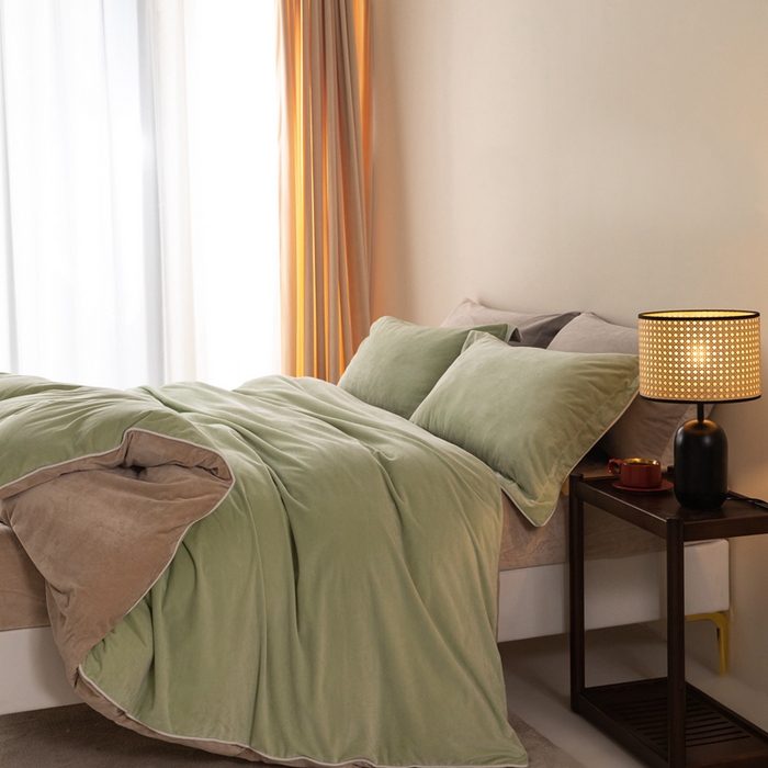 91家纺网 家纺一手货源 找家纺 ONE TWO ONE 121 新品【婴儿绒四件套】2025毛毯被子四件套单件被套单件枕套珊瑚绒牛奶绒冬被法兰绒兔毛绒The one 芽绿-奶咖