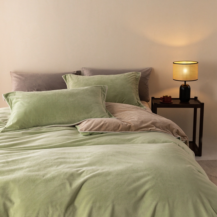 91家纺网 家纺一手货源 找家纺 ONE TWO ONE 121 新品【婴儿绒四件套】2025毛毯被子四件套单件被套单件枕套珊瑚绒牛奶绒冬被法兰绒兔毛绒The one 芽绿-奶咖