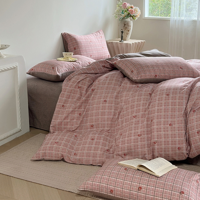 91家纺网 家纺一手货源 找家纺 卢赛尔 2025新品加厚130g高克重复古风原麻印花四件套单被套 红颜