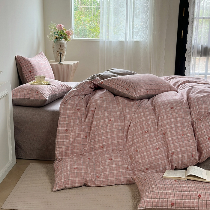 91家纺网 家纺一手货源 找家纺 卢赛尔 2025新品加厚130g高克重复古风原麻印花四件套单被套 红颜