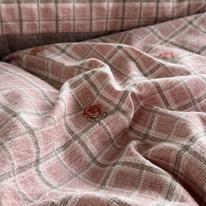 91家纺网 家纺一手货源 找家纺 卢赛尔 2025新品加厚130g高克重复古风原麻印花四件套单被套 红颜