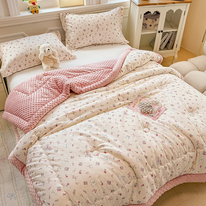 91家纺网 家纺一手货源 找家纺 梦依依 （加微信送买家秀）2025新款40支全棉豆豆被大豆被夏被冬秋被子被芯-风格二 草莓狗