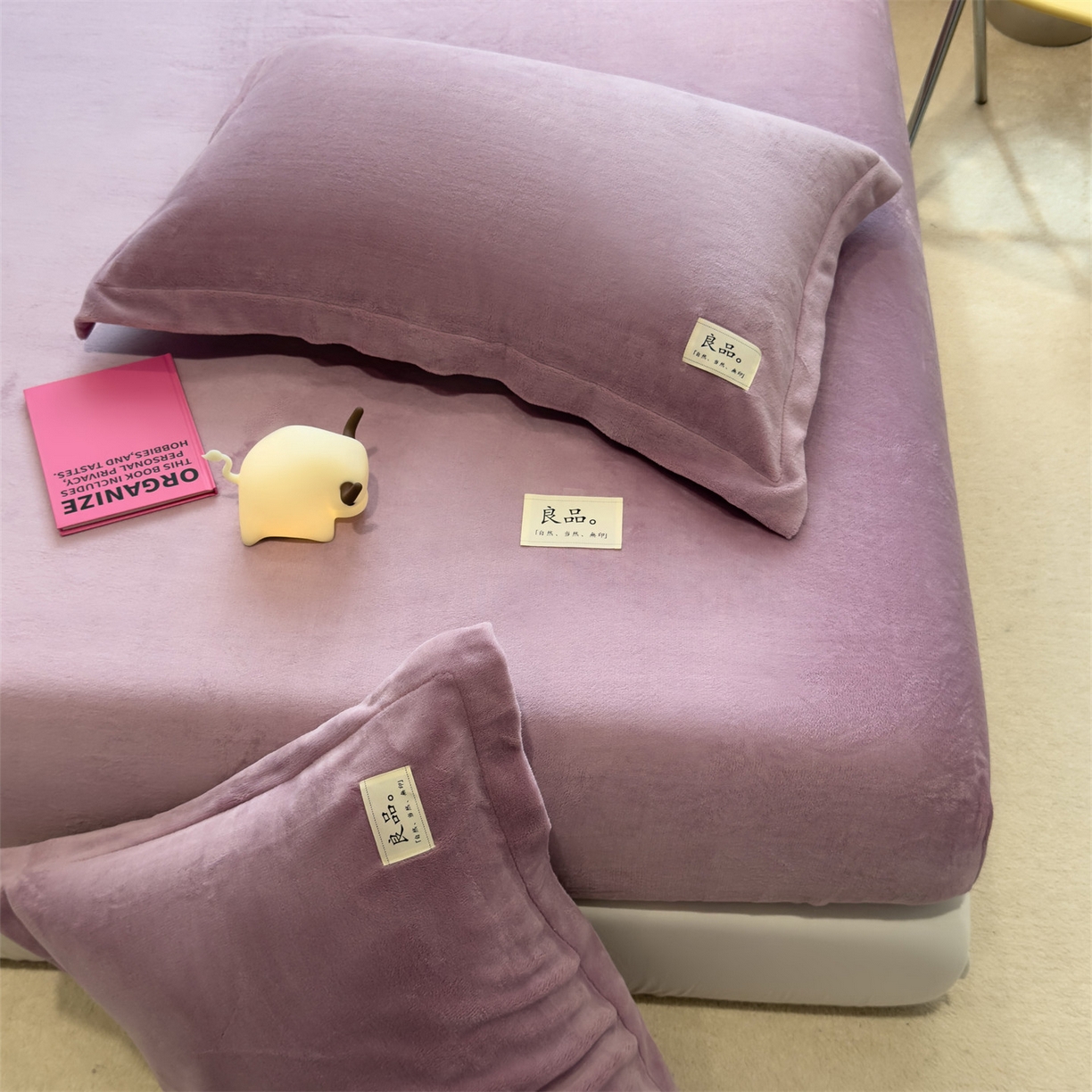 91家纺网 家纺一手货源 找家纺 857家居 2025新款高克重牛奶绒床单床笠系列 良品-薰衣草紫