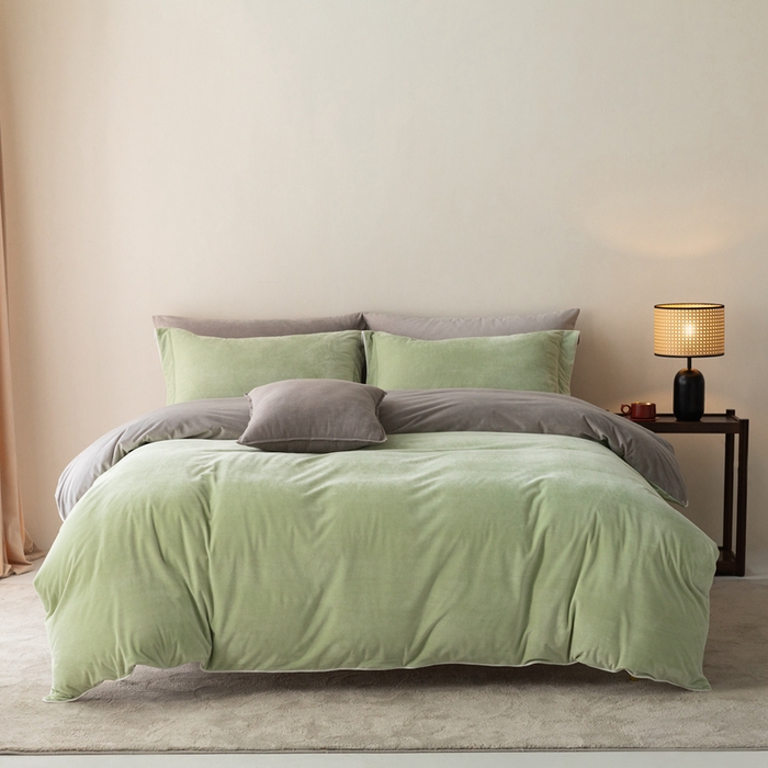 91家纺网 家纺一手货源 找家纺 ONE TWO ONE 121 新品【婴儿绒四件套】2025毛毯被子四件套单件被套单件枕套珊瑚绒牛奶绒冬被法兰绒兔毛绒The one 芽绿-浅灰