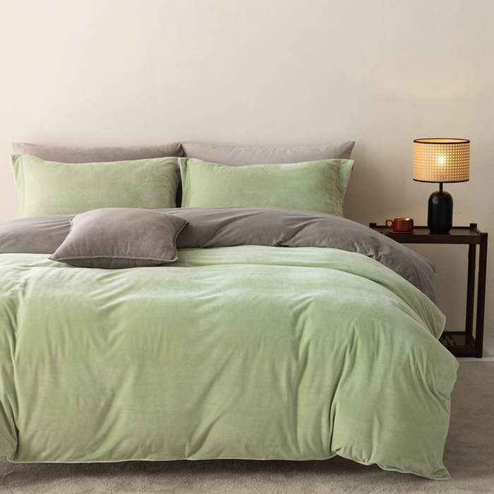 91家纺网 家纺一手货源 找家纺 ONE TWO ONE 121 新品【婴儿绒四件套】2025毛毯被子四件套单件被套单件枕套珊瑚绒牛奶绒冬被法兰绒兔毛绒The one 芽绿-浅灰