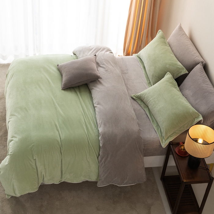 91家纺网 家纺一手货源 找家纺 ONE TWO ONE 121 新品【婴儿绒四件套】2025毛毯被子四件套单件被套单件枕套珊瑚绒牛奶绒冬被法兰绒兔毛绒The one 芽绿-浅灰