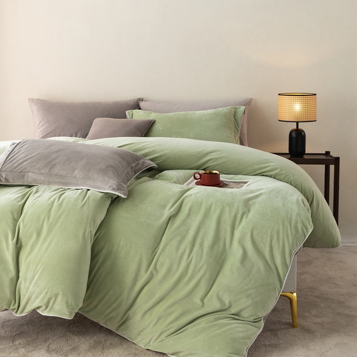 91家纺网 家纺一手货源 找家纺 ONE TWO ONE 121 新品【婴儿绒四件套】2025毛毯被子四件套单件被套单件枕套珊瑚绒牛奶绒冬被法兰绒兔毛绒The one 芽绿-浅灰