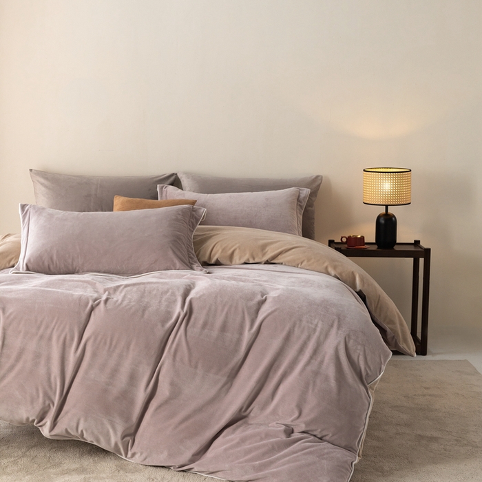 91家纺网 家纺一手货源 找家纺 ONE TWO ONE 121 新品【婴儿绒四件套】2025毛毯被子四件套单件被套单件枕套珊瑚绒牛奶绒冬被法兰绒兔毛绒The one 芋泥-奶咖