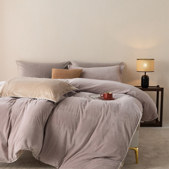 91家纺网 家纺一手货源 找家纺 ONE TWO ONE 121 新品【婴儿绒四件套】2025毛毯被子四件套单件被套单件枕套珊瑚绒牛奶绒冬被法兰绒兔毛绒The one 芋泥-奶咖