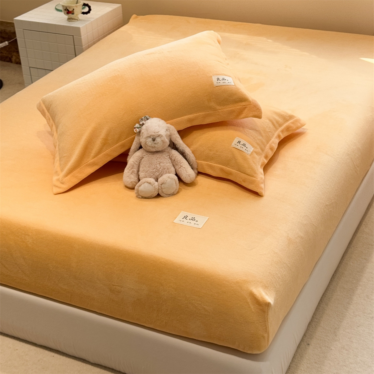 91家纺网 家纺一手货源 找家纺 857家居 2025新款高克重牛奶绒床单床笠系列 良品-亚麻黄