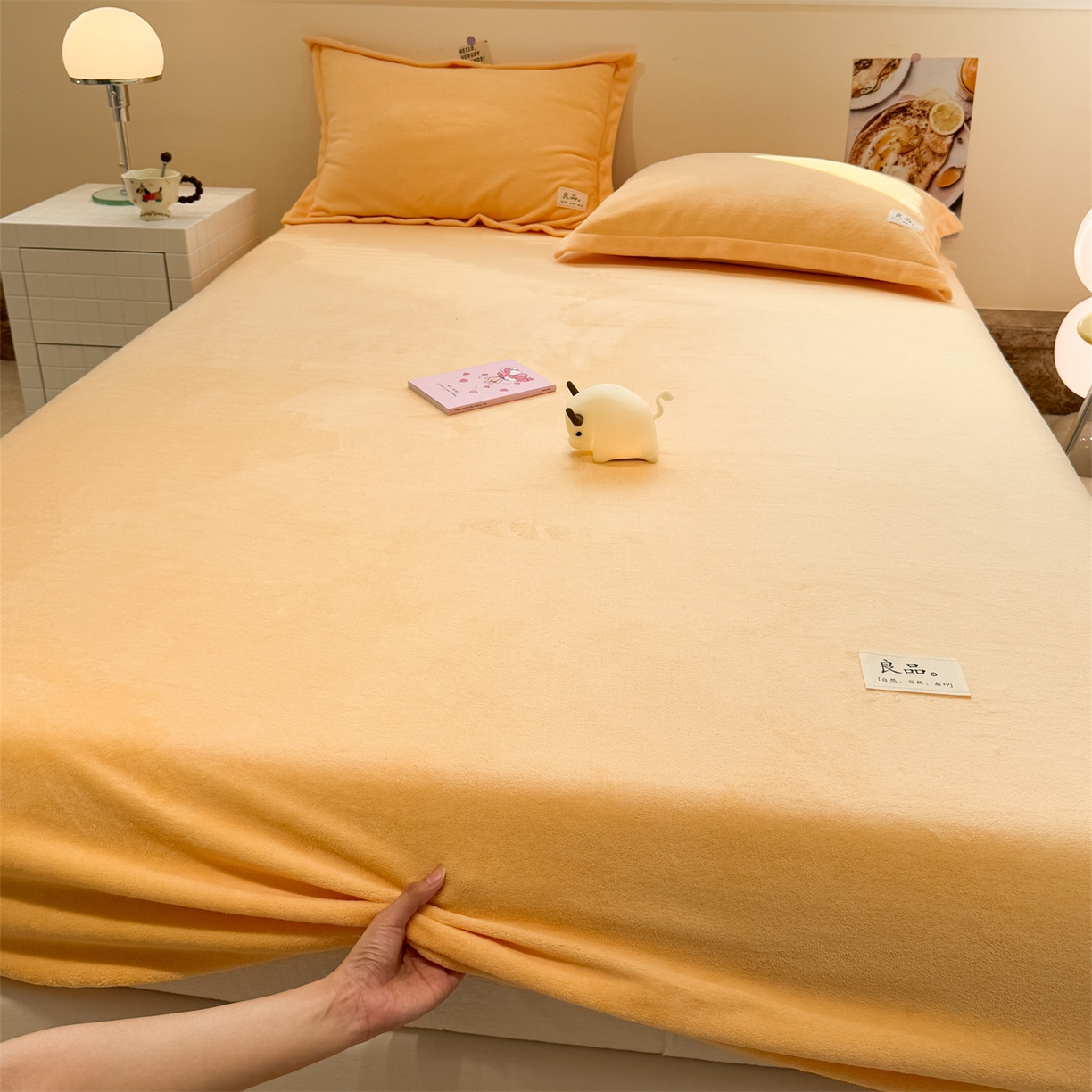 91家纺网 家纺一手货源 找家纺 857家居 2025新款高克重牛奶绒床单床笠系列 良品-亚麻黄