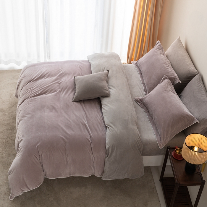 91家纺网 家纺一手货源 找家纺 ONE TWO ONE 121 新品【婴儿绒四件套】2025毛毯被子四件套单件被套单件枕套珊瑚绒牛奶绒冬被法兰绒兔毛绒The one 芋泥-浅灰