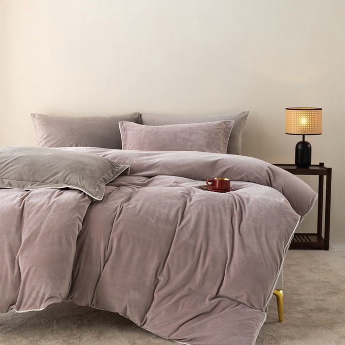 91家纺网 家纺一手货源 找家纺 ONE TWO ONE 121 新品【婴儿绒四件套】2025毛毯被子四件套单件被套单件枕套珊瑚绒牛奶绒冬被法兰绒兔毛绒The one 芋泥-浅灰