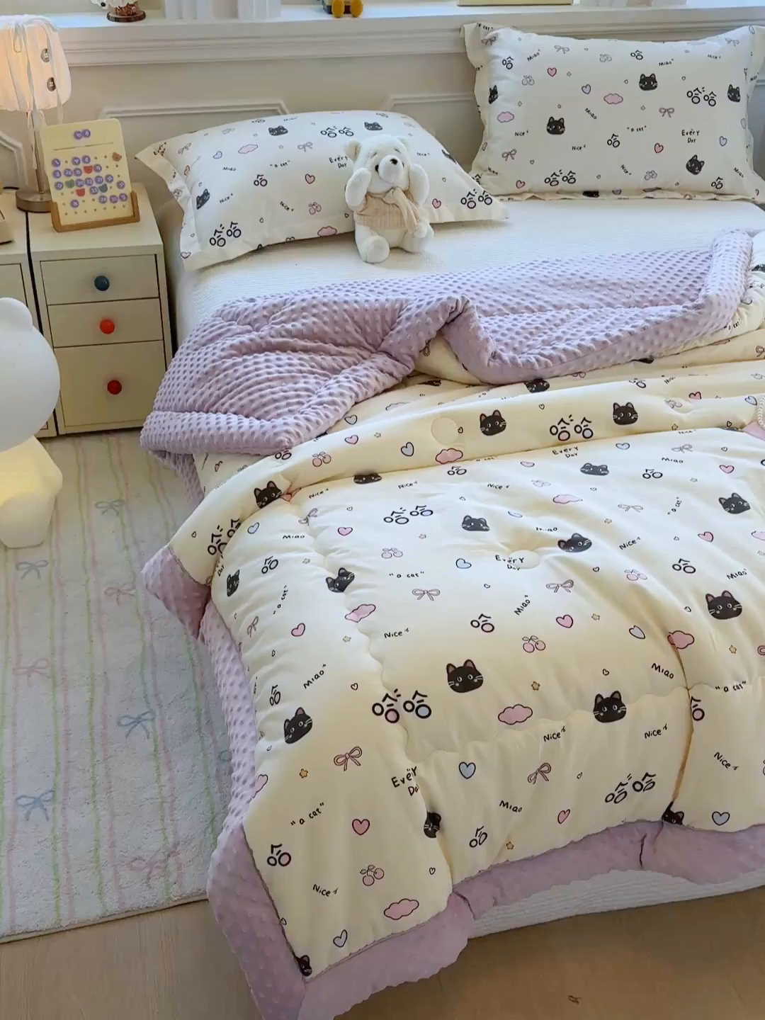 91家纺网 家纺一手货源 找家纺 梦依依 （加微信送买家秀）2025新款40支全棉豆豆被大豆被夏被冬秋被子被芯-风格二 樱桃猫