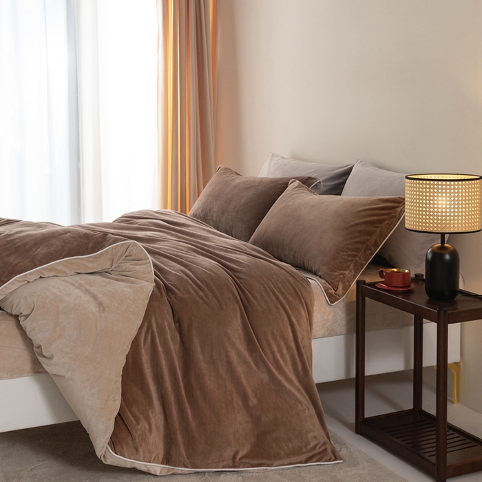 91家纺网 家纺一手货源 找家纺 ONE TWO ONE 121 新品【婴儿绒四件套】2025毛毯被子四件套单件被套单件枕套珊瑚绒牛奶绒冬被法兰绒兔毛绒The one 棕咖-米咖