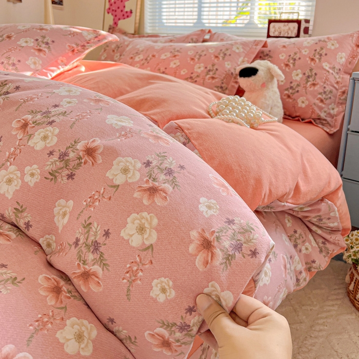 91家纺网 家纺一手货源 找家纺 优选直播新款全棉磨毛喷气印花四件套加厚纯棉三件套（一字绣工艺款）学生三件套 花蕊粉