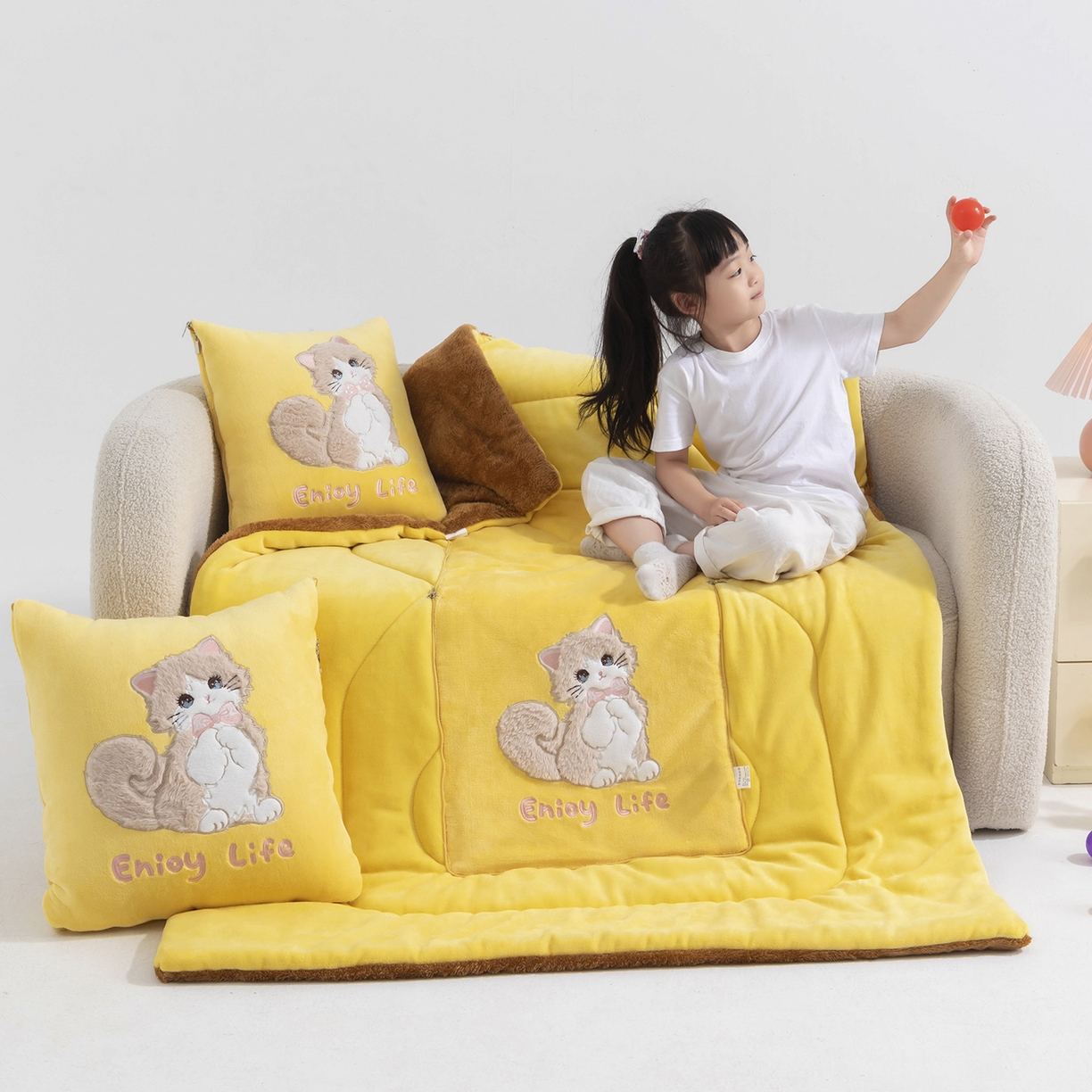 91家纺网 家纺一手货源 找家纺 （总）照世家纺 2025新款牛奶绒抗菌棉多功能抱枕被-布偶猫（P标）（控价是优惠券后不能低于 40的68，45的98, 50的119）