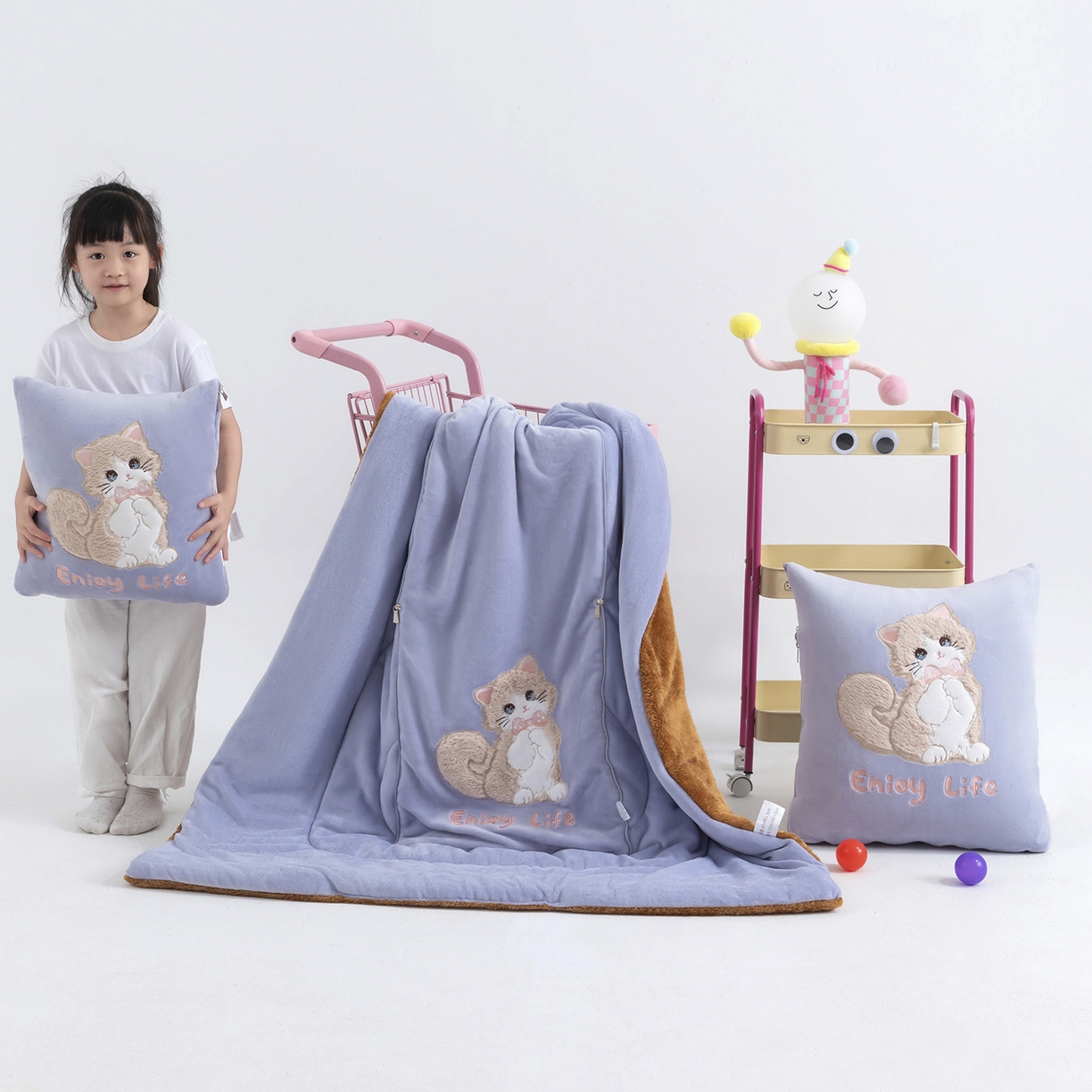 91家纺网 家纺一手货源 找家纺 照世家纺 2025新款牛奶绒抗菌棉多功能抱枕被-布偶猫（P标）（控价是优惠券后不能低于 40的68，45的98, 50的119） 香芋紫