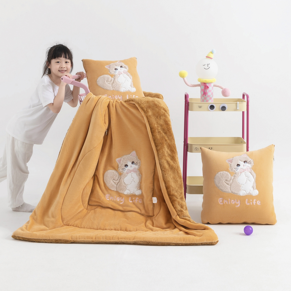 91家纺网 家纺一手货源 找家纺 照世家纺 2025新款牛奶绒抗菌棉多功能抱枕被-布偶猫（P标）（控价是优惠券后不能低于 40的68，45的98, 50的119） 橙色