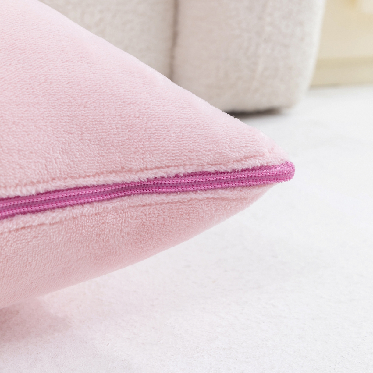 91家纺网 家纺一手货源 找家纺 照世家纺 2025新款牛奶绒抗菌棉多功能抱枕被-布偶猫（P标）（控价是优惠券后不能低于 40的68，45的98, 50的119） 粉色