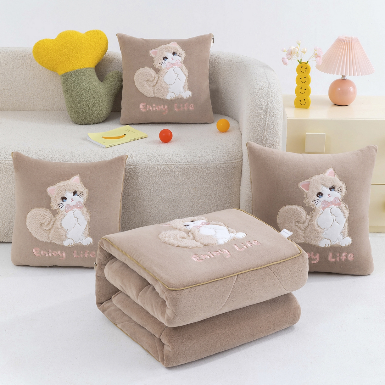 91家纺网 家纺一手货源 找家纺 照世家纺 2025新款牛奶绒抗菌棉多功能抱枕被-布偶猫（P标）（控价是优惠券后不能低于 40的68，45的98, 50的119） 咖色