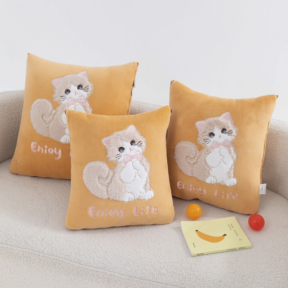 91家纺网 家纺一手货源 找家纺 照世家纺 2025新款牛奶绒抗菌棉多功能抱枕被-布偶猫（P标）（控价是优惠券后不能低于 40的68，45的98, 50的119） 橙色
