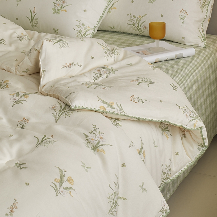 91家纺网 家纺一手货源 找家纺 暖阳 2025新款全棉A类里外贝壳三角针包边冬被被子被芯 花的温存