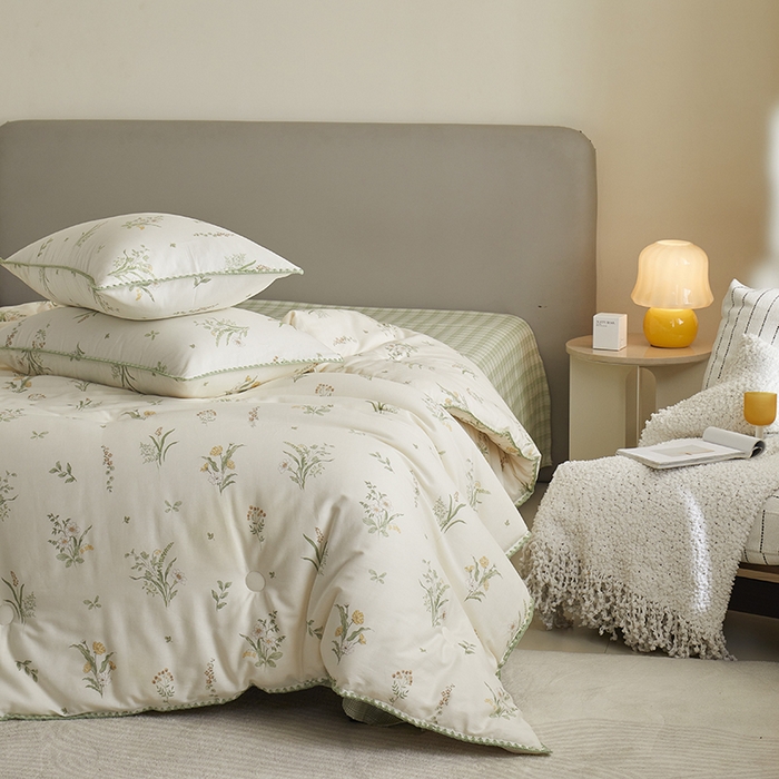 91家纺网 家纺一手货源 找家纺 暖阳 2025新款全棉A类里外贝壳三角针包边冬被被子被芯 花的温存