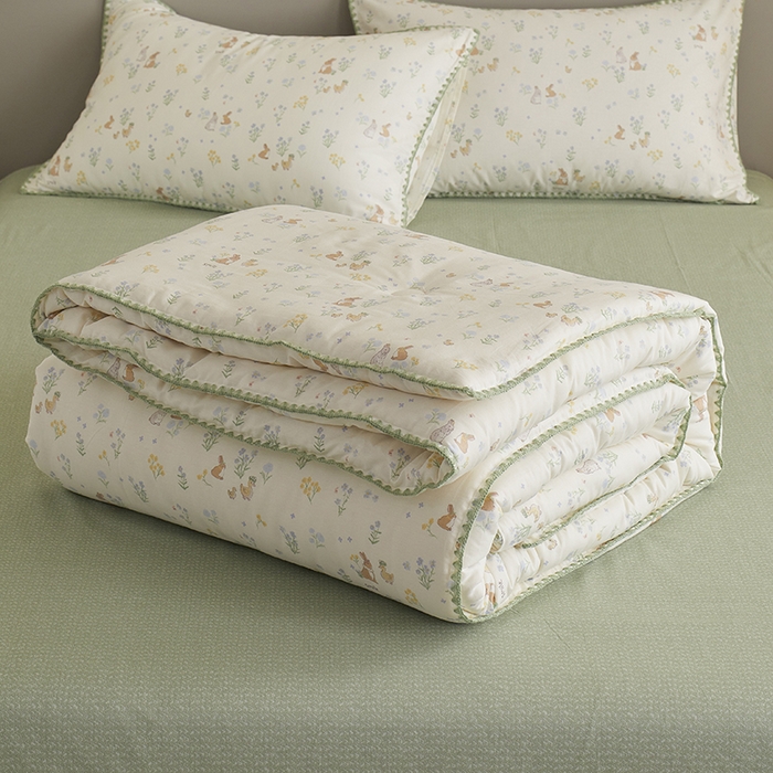 91家纺网 家纺一手货源 找家纺 暖阳 2025新款全棉A类里外贝壳三角针包边冬被被子被芯 春日奇迹