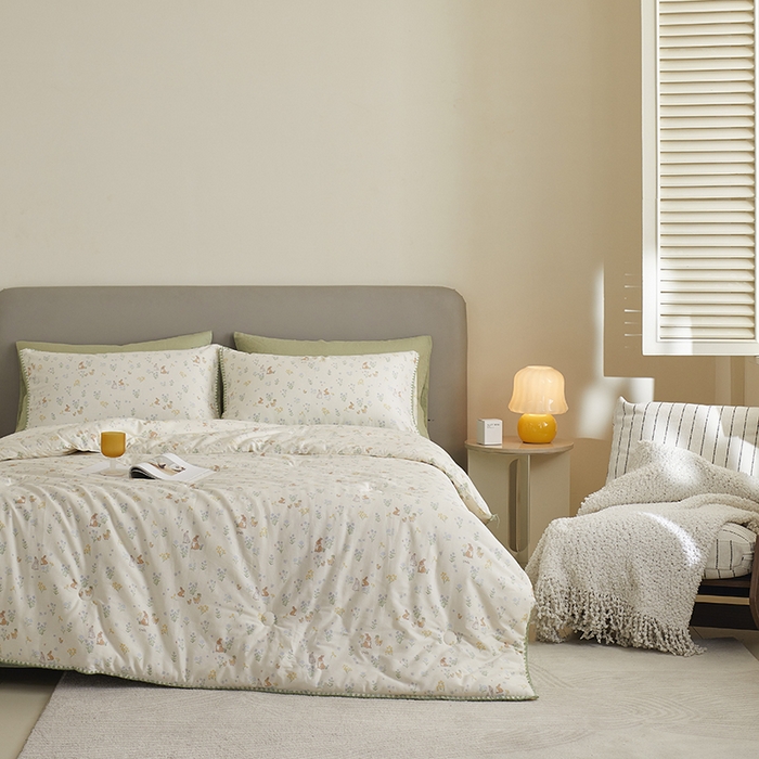 91家纺网 家纺一手货源 找家纺 暖阳 2025新款全棉A类里外贝壳三角针包边冬被被子被芯 春日奇迹