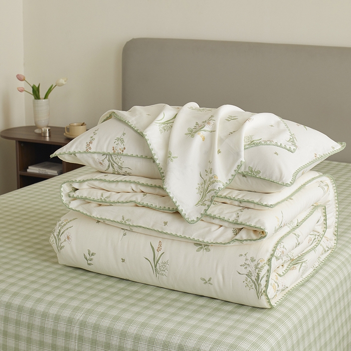 91家纺网 家纺一手货源 找家纺 暖阳 2025新款全棉A类里外贝壳三角针包边冬被被子被芯 花的温存