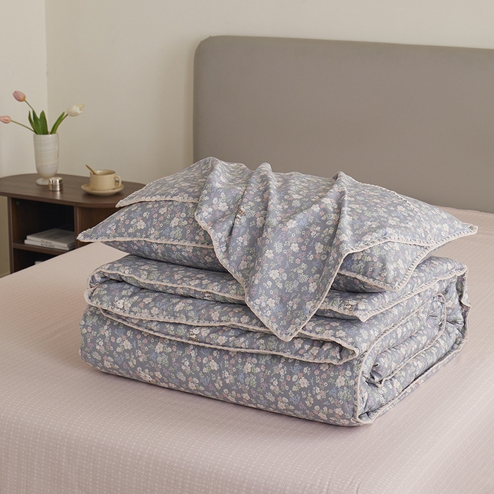 91家纺网 家纺一手货源 找家纺 暖阳 2025新款全棉A类里外贝壳三角针包边冬被被子被芯 银杉之梦