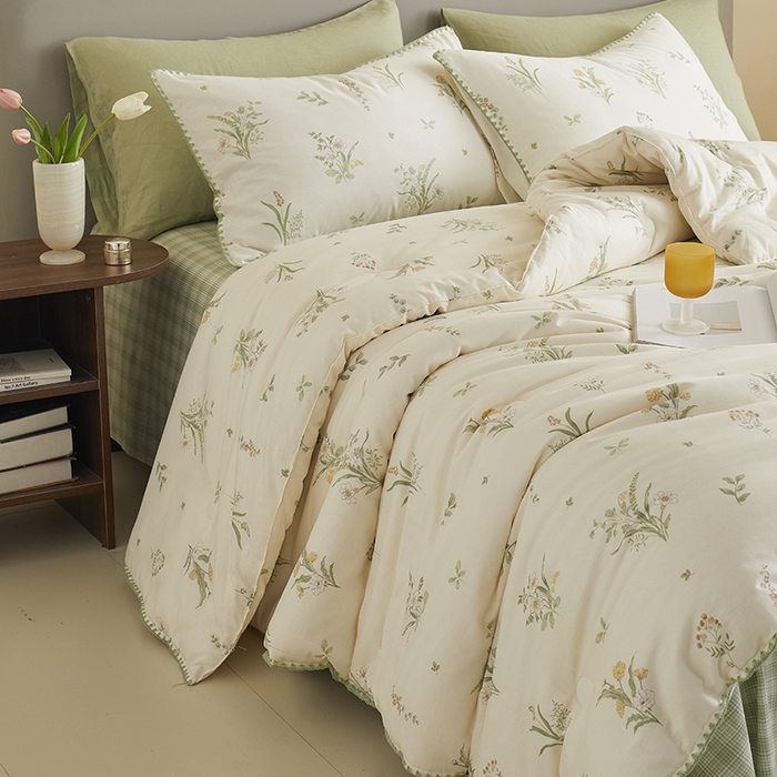 91家纺网 家纺一手货源 找家纺 暖阳 2025新款全棉A类里外贝壳三角针包边冬被被子被芯 花的温存