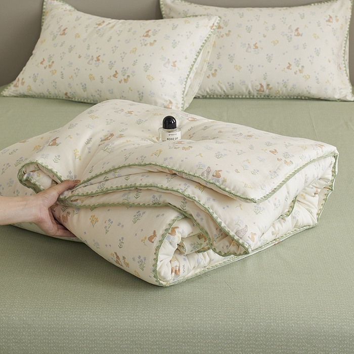 91家纺网 家纺一手货源 找家纺 暖阳 2025新款全棉A类里外贝壳三角针包边冬被被子被芯 春日奇迹