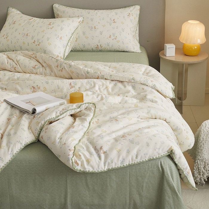 91家纺网 家纺一手货源 找家纺 暖阳 2025新款全棉A类里外贝壳三角针包边冬被被子被芯 春日奇迹