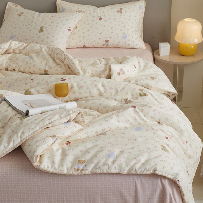 91家纺网 家纺一手货源 找家纺 暖阳 2025新款全棉A类里外贝壳三角针包边冬被被子被芯 小熊慕斯