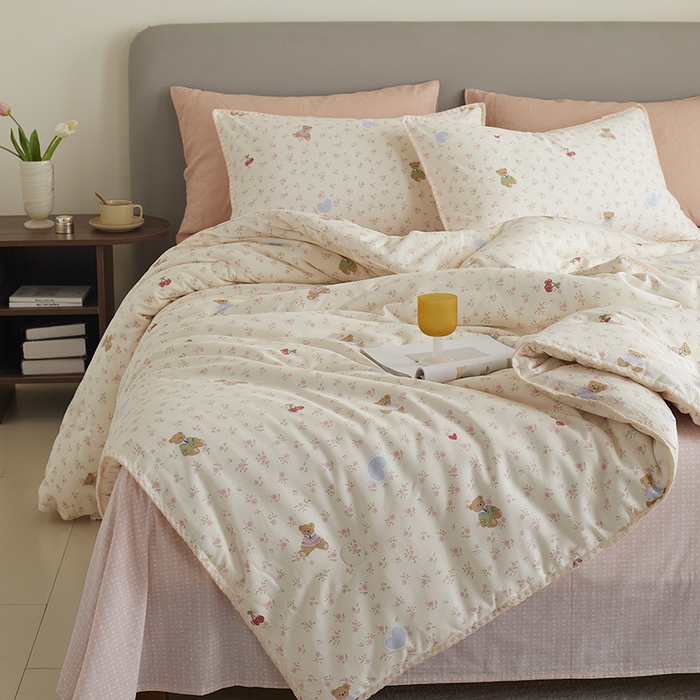 91家纺网 家纺一手货源 找家纺 暖阳 2025新款全棉A类里外贝壳三角针包边冬被被子被芯 小熊慕斯